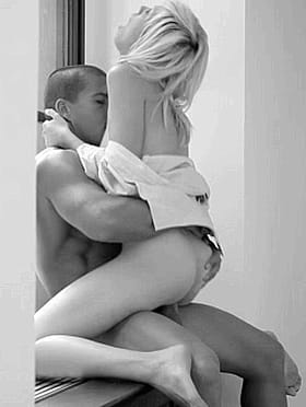 Blonde Babes: A Sexy Encounter'